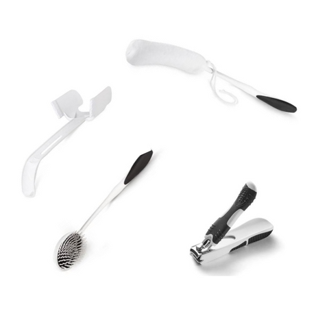 Productos incluidos en el pack de autonomía personal: calzador de calcetines, cortauñas ergonómico, cepillo y esponja de mango largo.