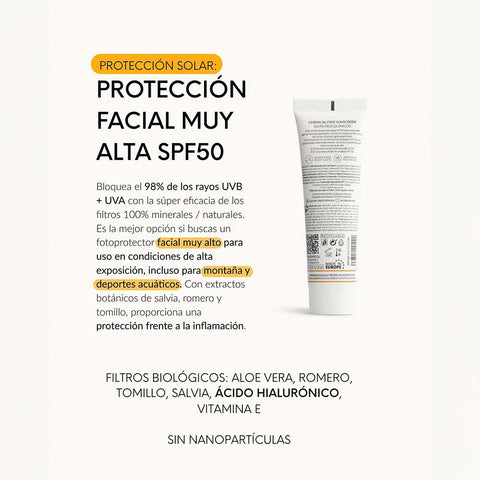 Protección solar: protección facial muy alta SPF50
Bloquea el 98% de los rayos UVB + UVA con la súper eficacia de los filtros 100% minerales/naturales. Es la mejor opción si buscas un fotoprotector facial muy alto para uso en condiciones de alta exposición, incluso para montaña y deportes acuáticos. Con extractos botánicos de salvia, romero y tomillo, proporciona una protección frente a la inflamación.
Utiliza filtros biológicos como el aloe vera, romero, tomillo, salvia, ácido hialurónico y vitamina E.
Sin